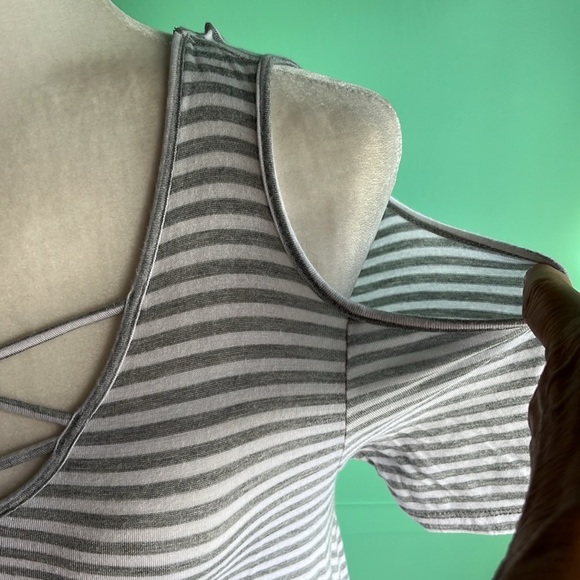 Striped cold shoulder tunic - Picture 2 of 3